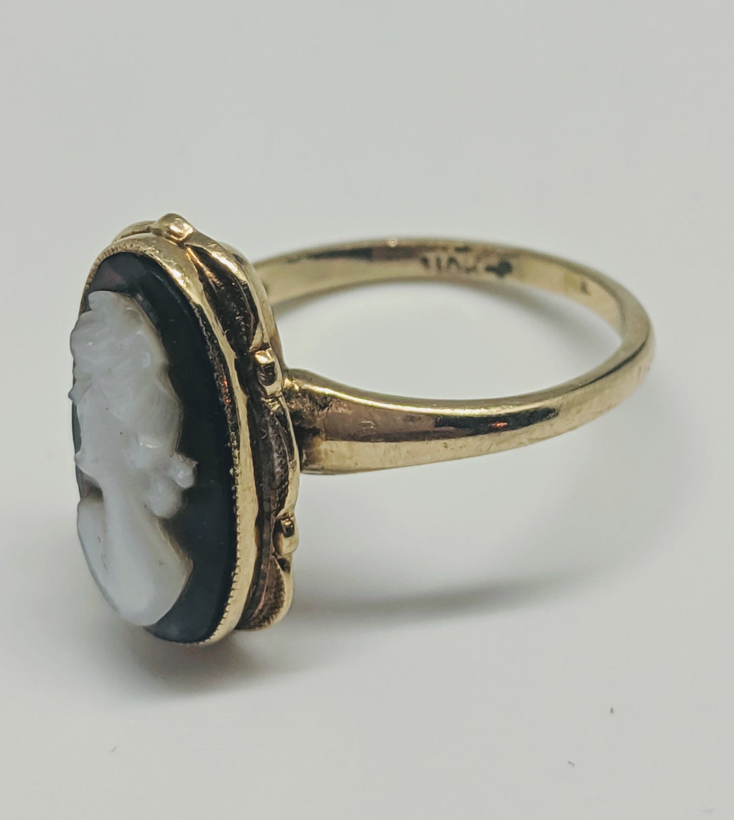 Gold Cameo Ring